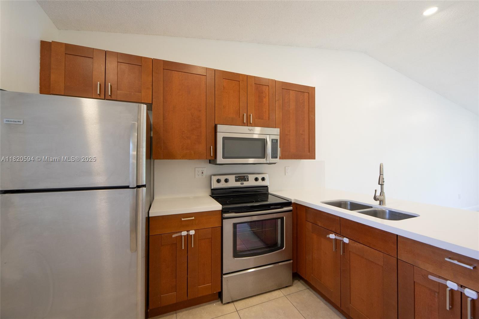 VILLAS DE VENEZIA CONDO - Residential