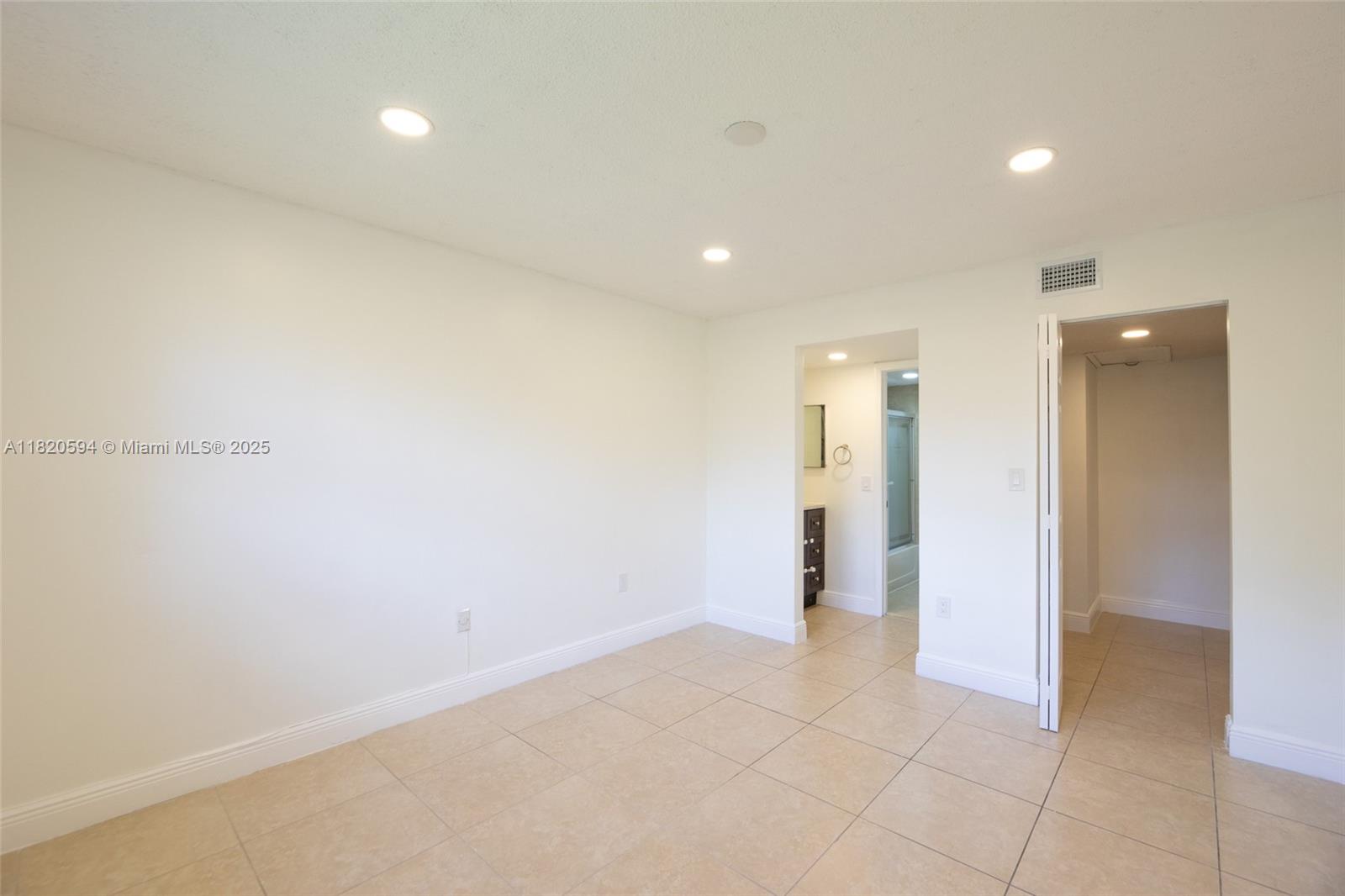 VILLAS DE VENEZIA CONDO - Residential