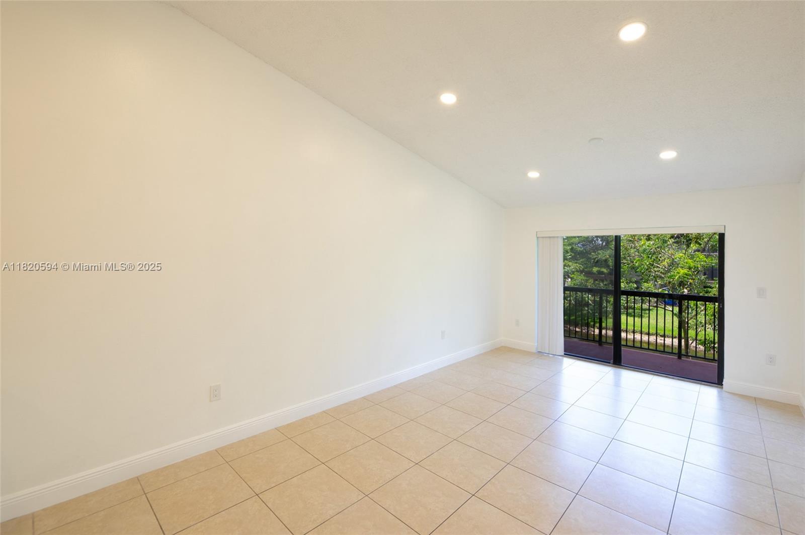 VILLAS DE VENEZIA CONDO - Residential