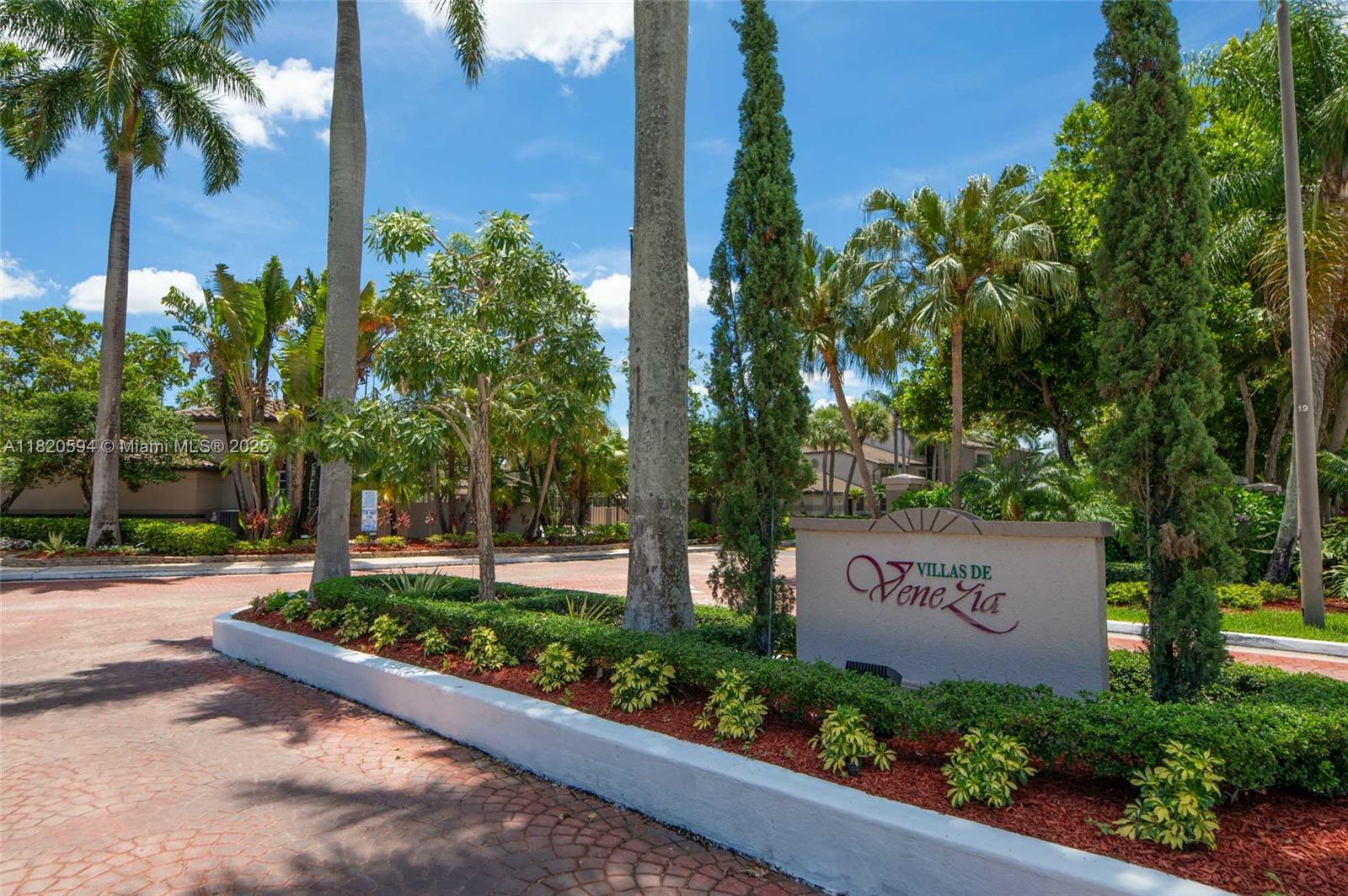 VILLAS DE VENEZIA CONDO - Residential