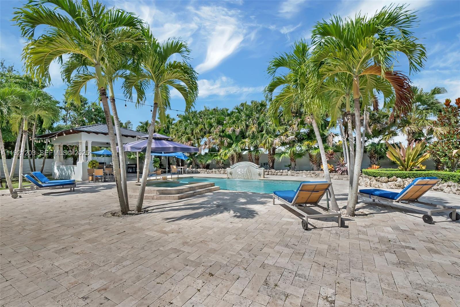 RADCLIFFE MANOR - Residential