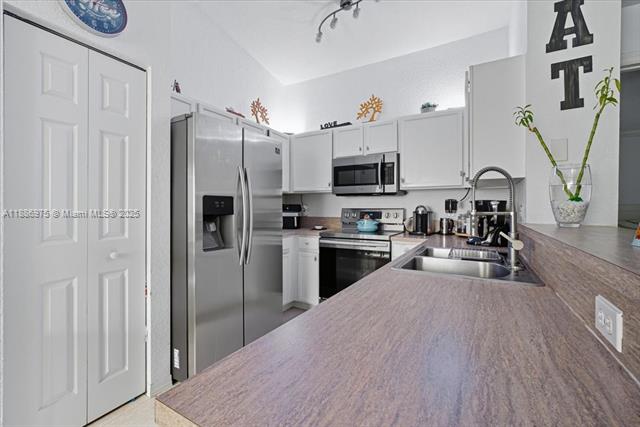 OLYMPIA & YORK RESIDENTIA - Residential
