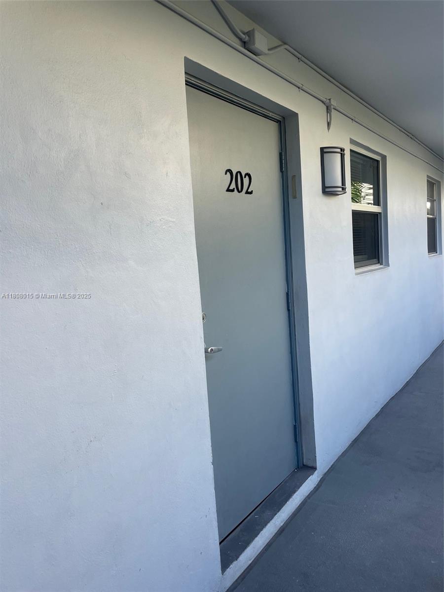 716 Michigan Ave 202