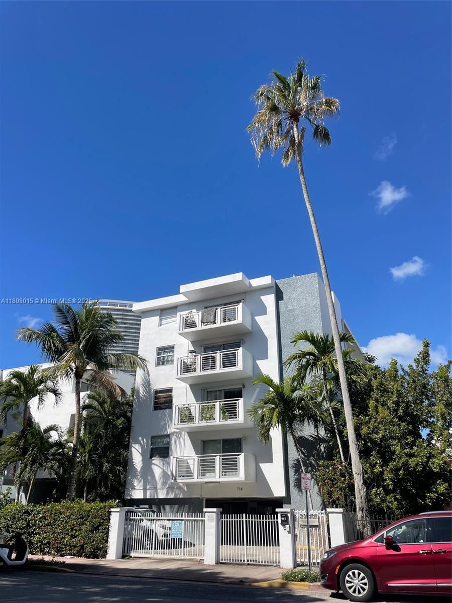 716 Michigan Ave 202