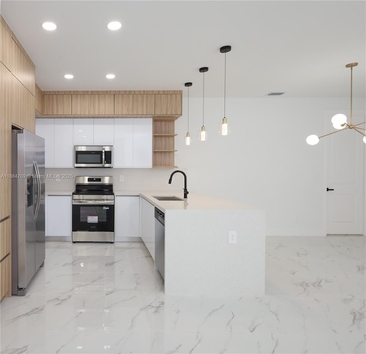 Mirror Lakes - Residential