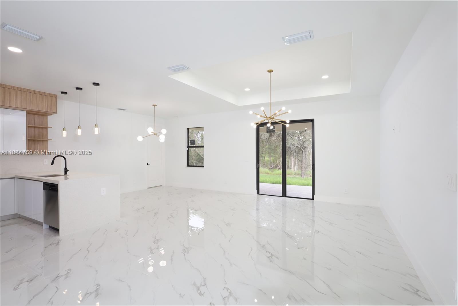 Mirror Lakes - Residential