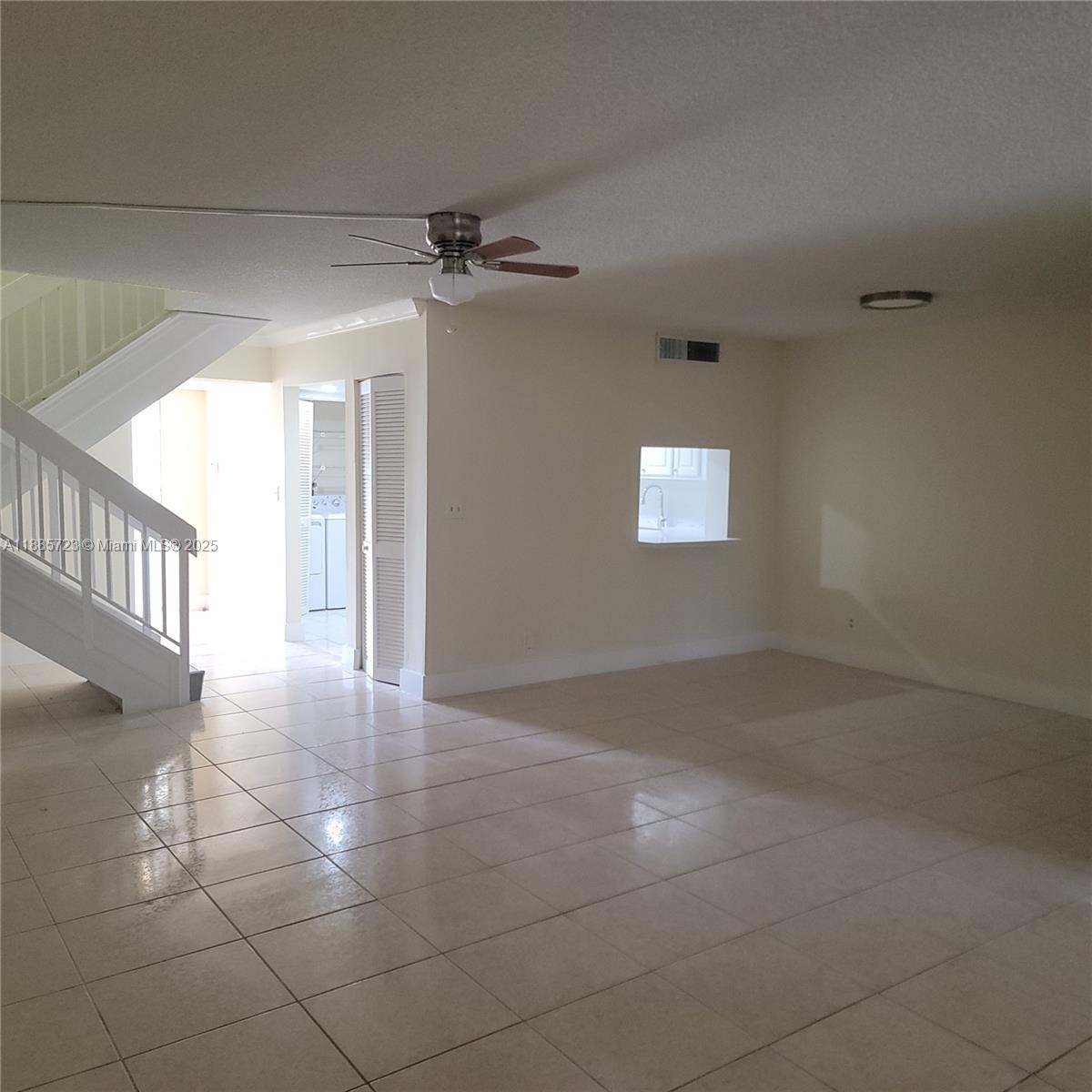 COURTS OF INVERRARY PHASE - Residential Lease