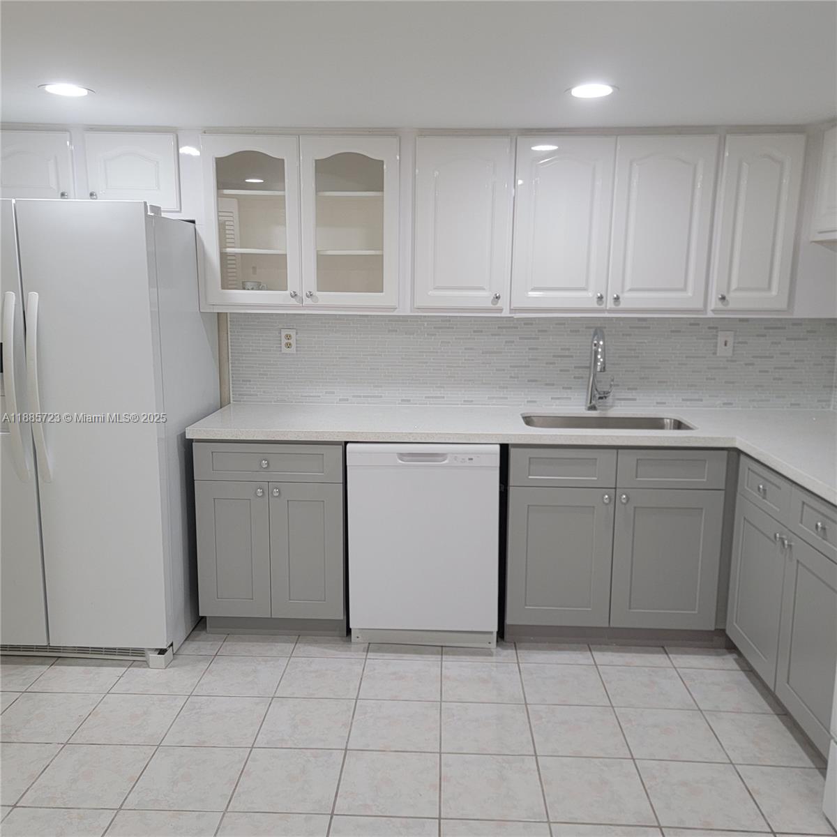 COURTS OF INVERRARY PHASE - Residential Lease