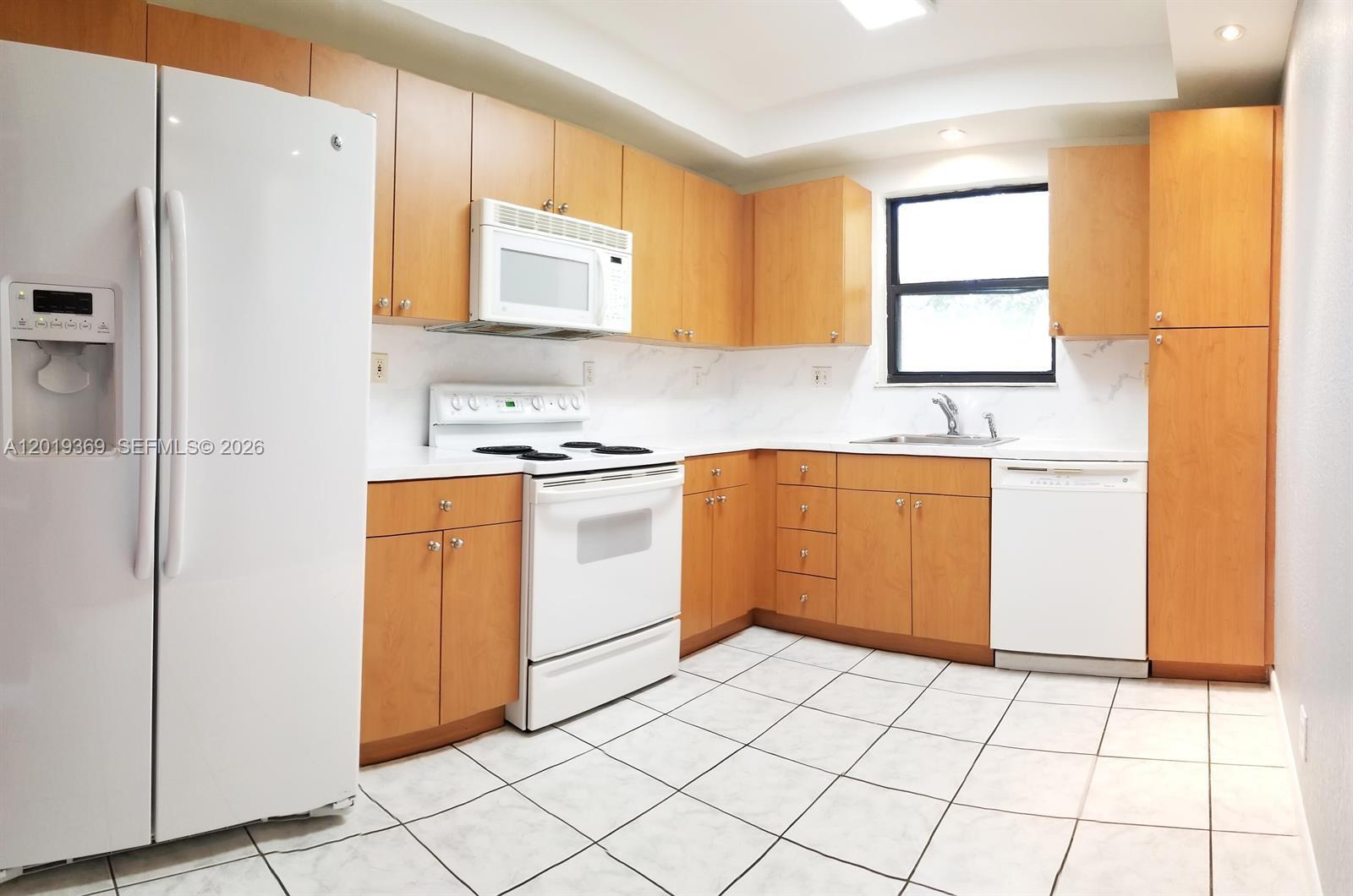 1900 Diana Dr 3E