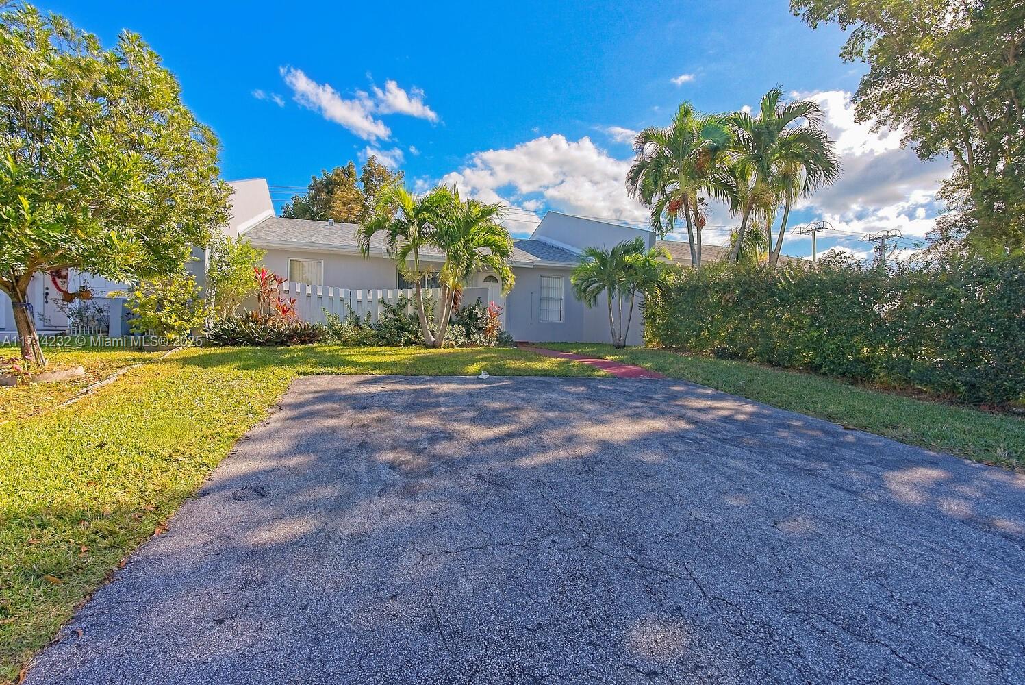 20921 Sw 103rd Ct, Cutler Bay, Miami-Dade County, Florida - 3 Bedrooms  
1 Bathrooms - 