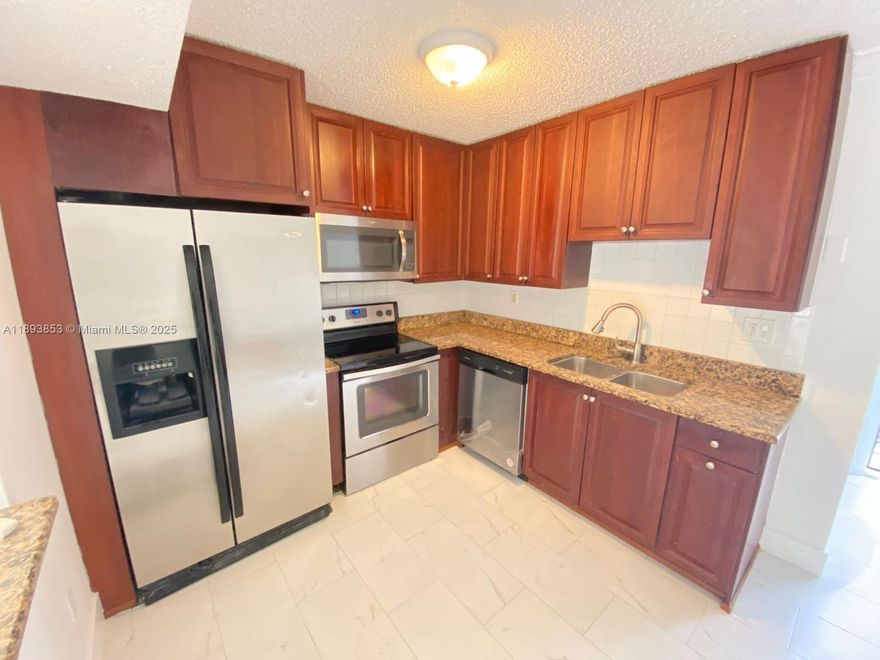 Discover this bright, turnkey townhouse nestled in the heart of Palmetto Bay. Step inside to a welcoming space with a freshly painted, neutral palette ready for your personal touch. The very nice kitchen has been upgraded with sleek stainless steel appliances, making meal prep a joy. Unbeatable convenience with your dedicated parking space right outside your door and a prime location offering easy access to shopping, dining, and major roadways.
