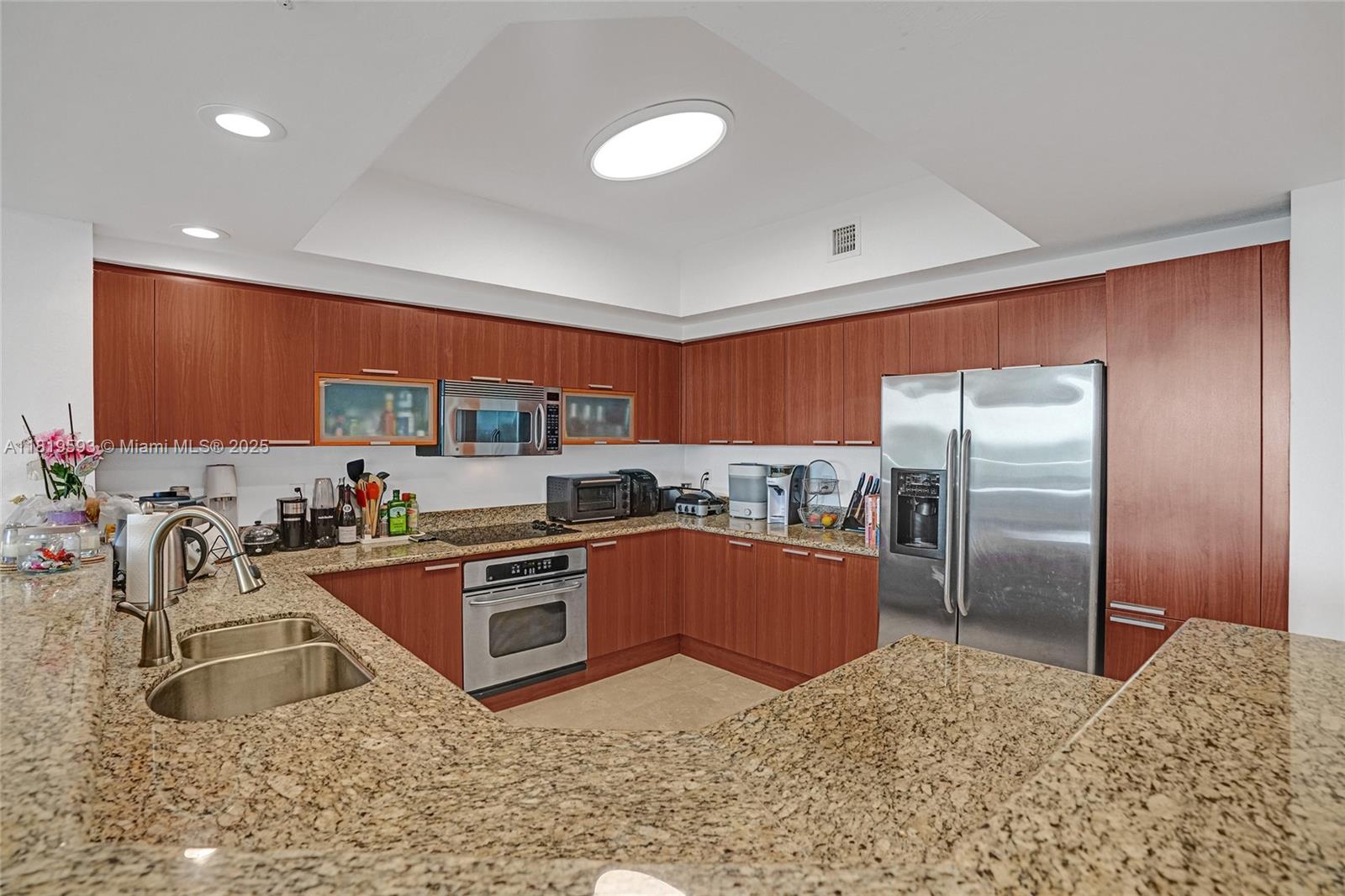 THE OAKS I CONDO - Residential