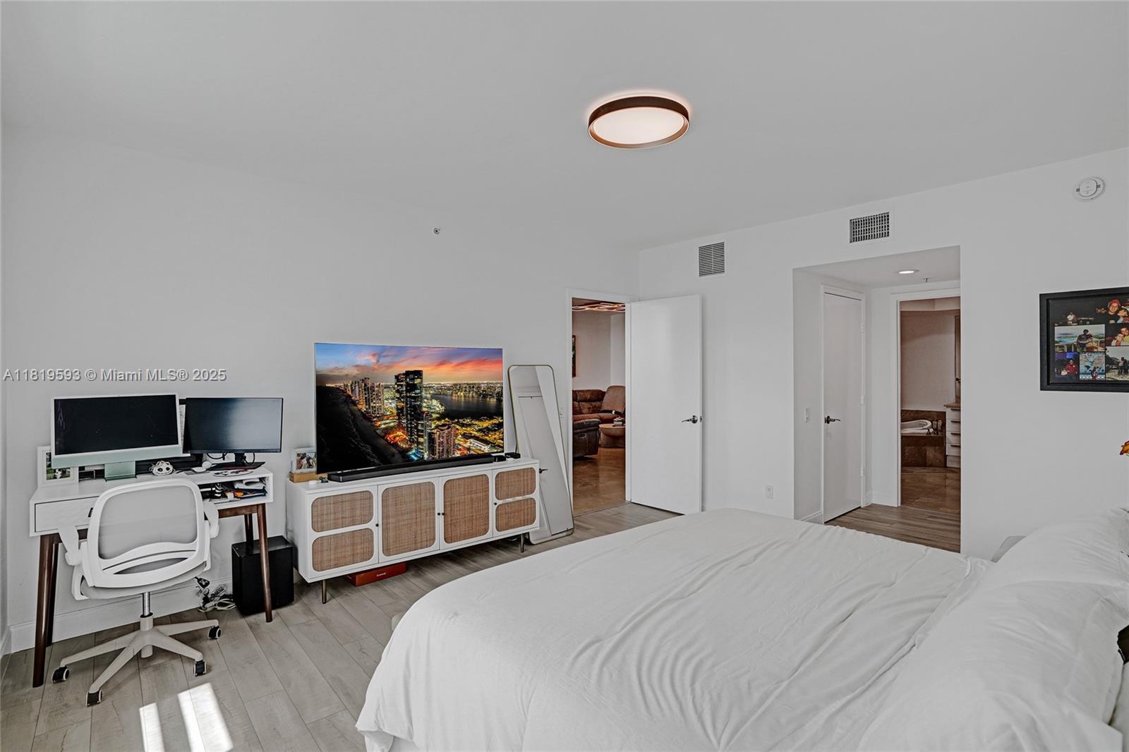 THE OAKS I CONDO - Residential