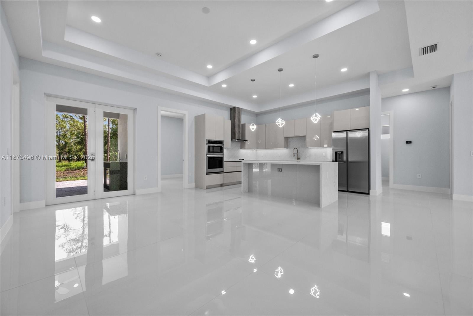 GOLDEN GATE ESTATES - Residential