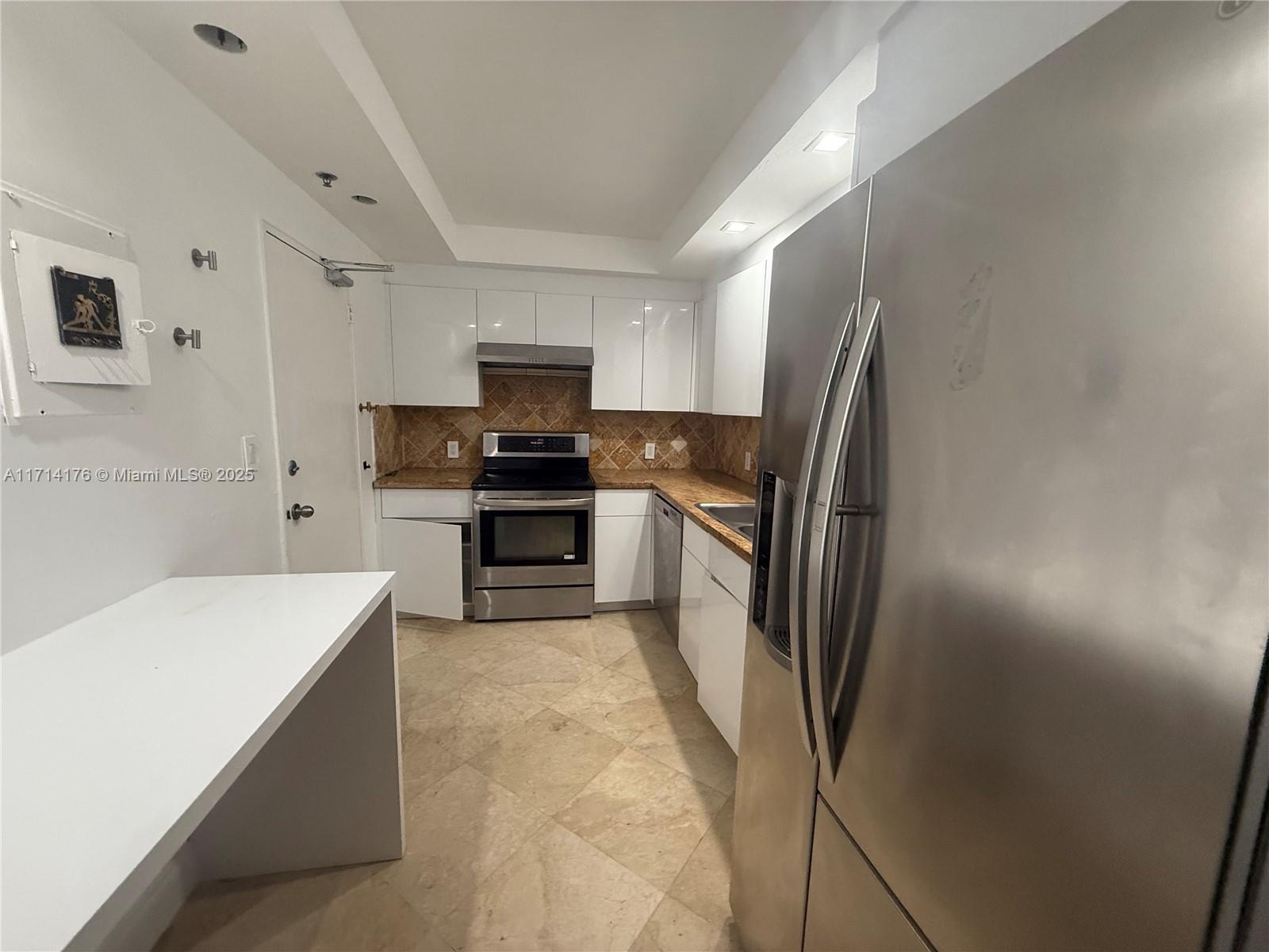 2-bed, 2-bath unit at The Plaza of Bal Harbour offers the building’s largest floor plan A large master suit. .The Plaza is a full-service building, with 24-hour security/concierge, valet parking, social room, gym, pool, hot tub, and private beach service. The ongoing 50-year recertification project includes new glass balconies, a renovated lobby, updated hallways, and a new gym . Located steps from Bal Harbour Shops, fine dining, and places of worship.There is an assesment in the attachment wich the selle payed part of it.