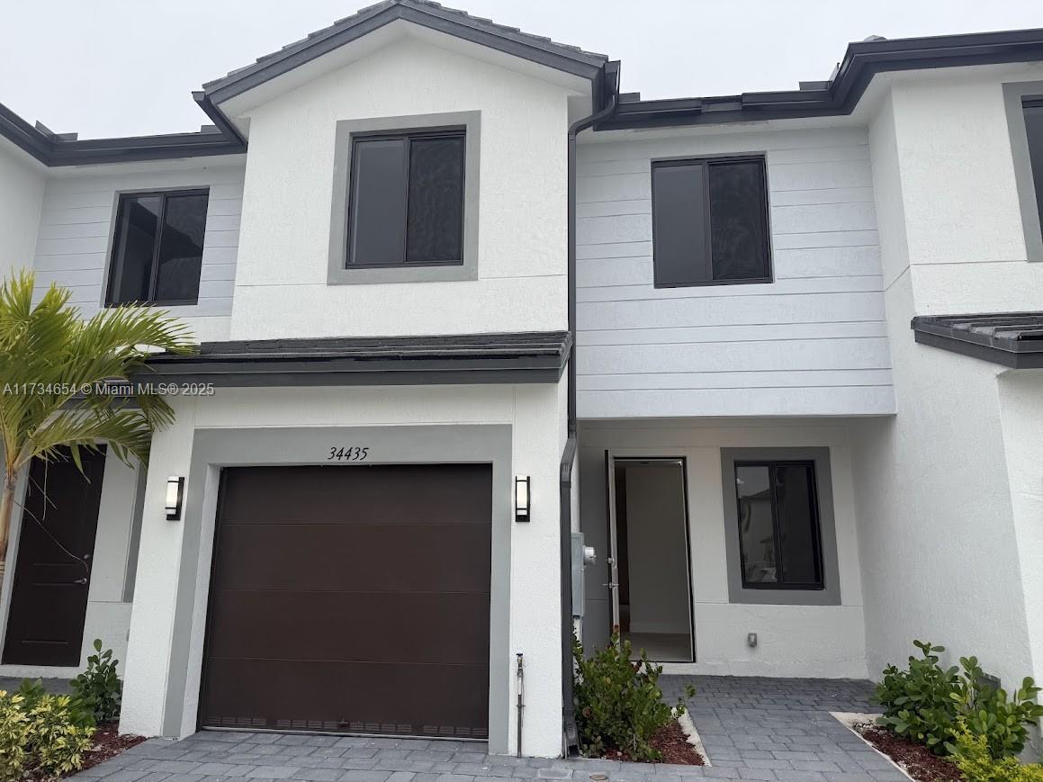 Rental Property at 34435 Sw 189th Ct, Homestead, Miami-Dade County, Florida - Bedrooms: 3 
Bathrooms: 3  - $2,650 MO.