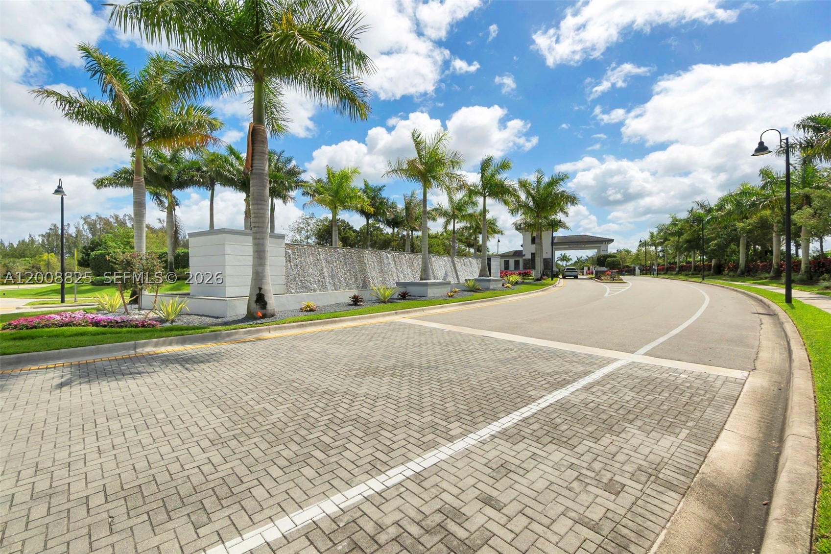 8022 Deer Lake Ct