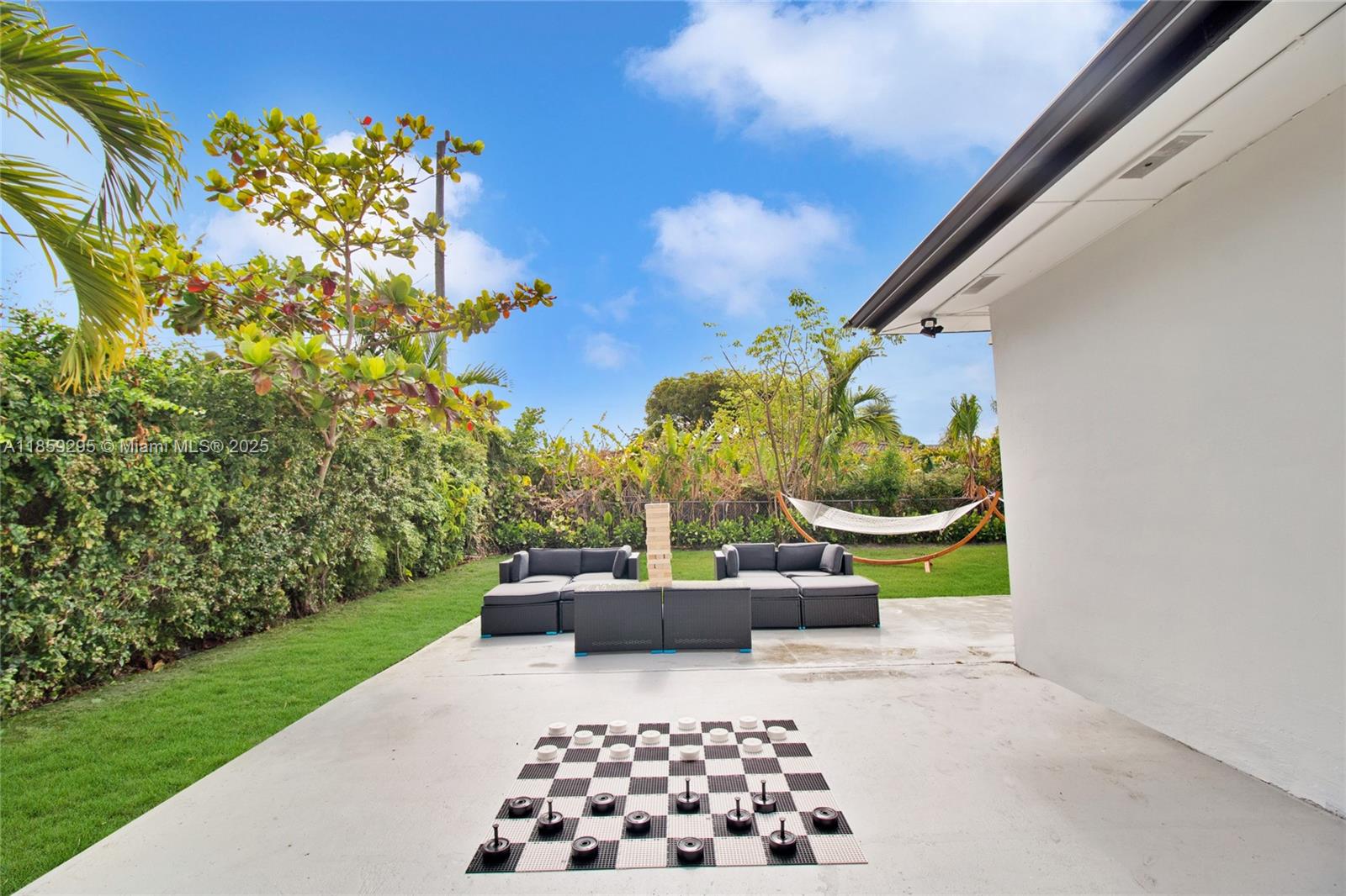 TREASURE ISLAND - Residential