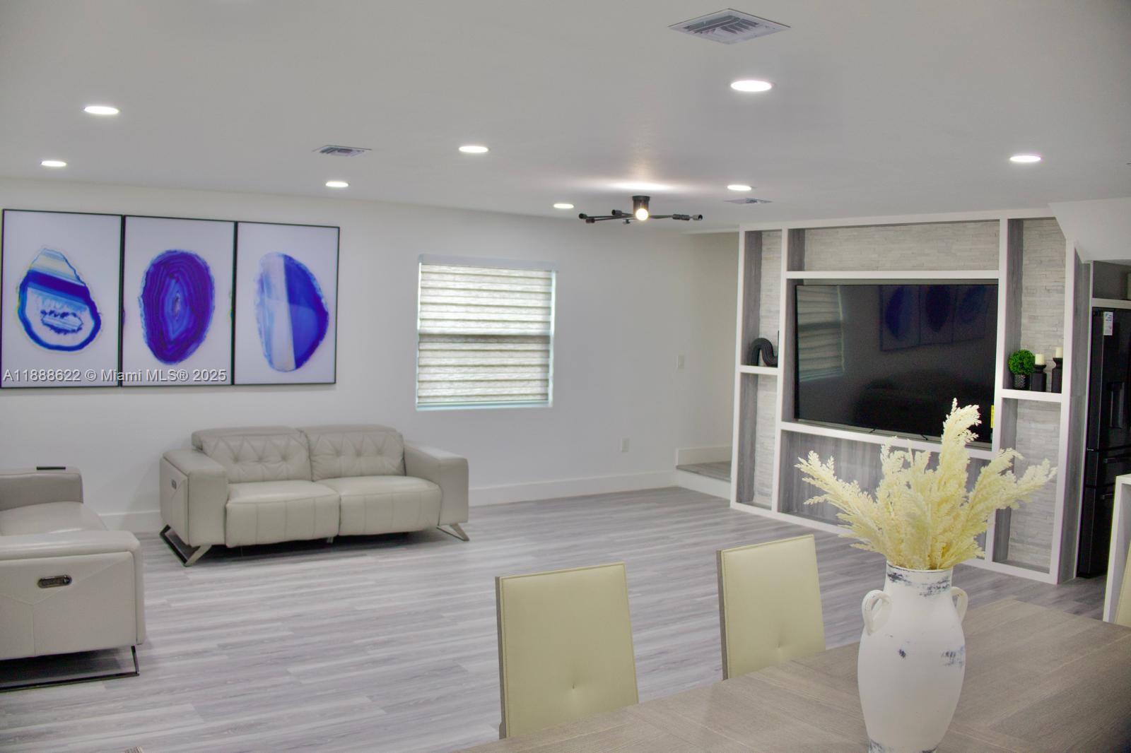 SEXTON COVES ESTATES - Residential