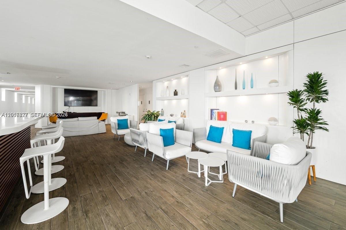 BEACHWALK CONDOMINIUM - Residential
