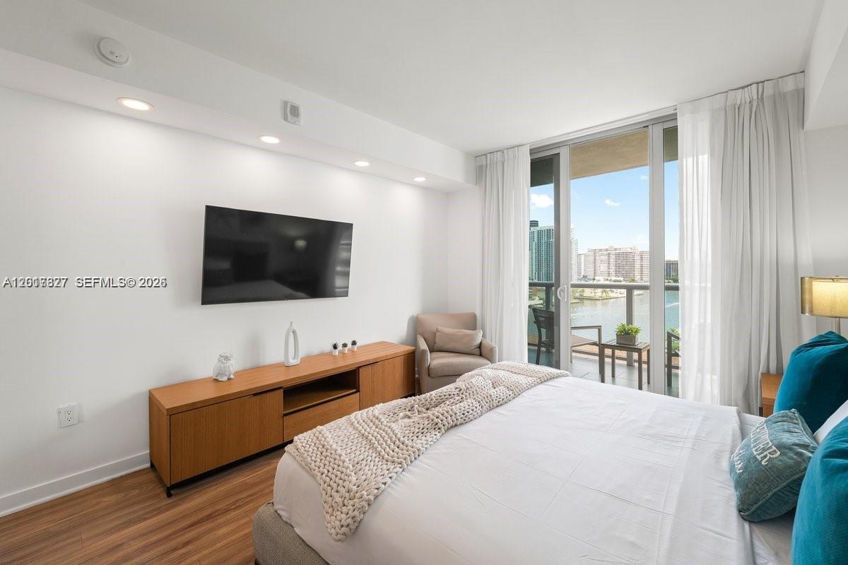 BEACHWALK CONDOMINIUM - Residential