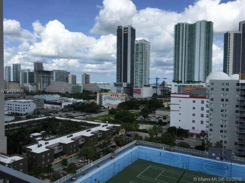 Great unit and location for the price. Split floor plan. Only blocks away from American Airlines Arena, Bayside
Marketplace, and Brickell. Building with extraordinary amenities, including tennis, volley-ball, and basketball
courts, a track, library/cyber-cafe, gym, and much more. Won't last!!!