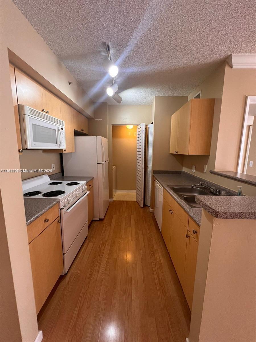 1919 Van Buren St 510A