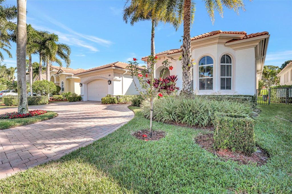 Photo of 320 Charroux Dr, Palm Beach Gardens, FL 33410 (MLS # A11547682)