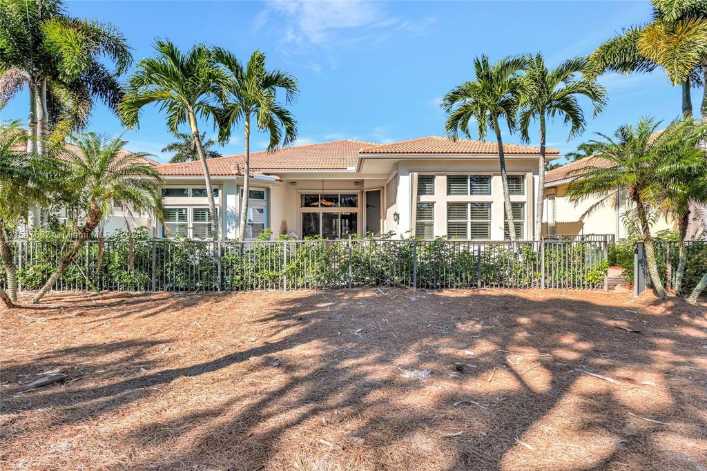 Photo of 320 Charroux Dr, Palm Beach Gardens, FL 33410 (MLS # A11547682)