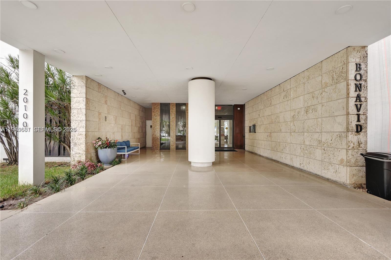 20100 W Country Club Dr 1704