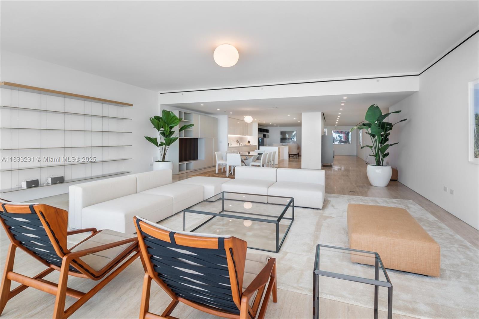 9001 Collins Ave S-305