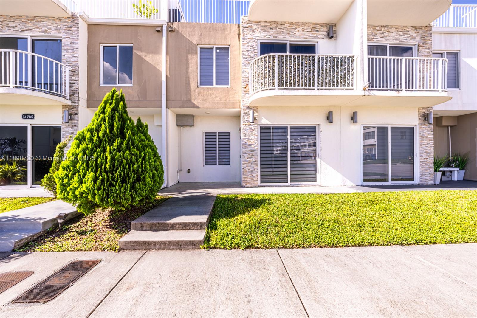 PARADISE GARDENS - Residential