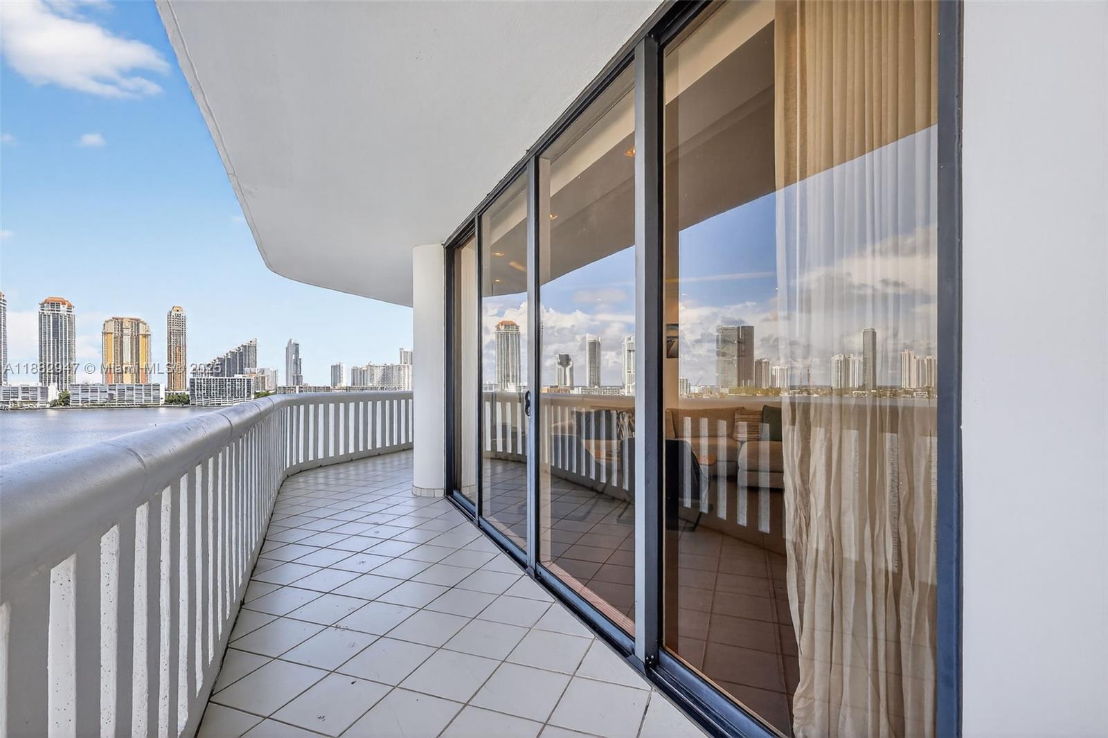3000 ISL BLVD WILLIAMS IS - Residential