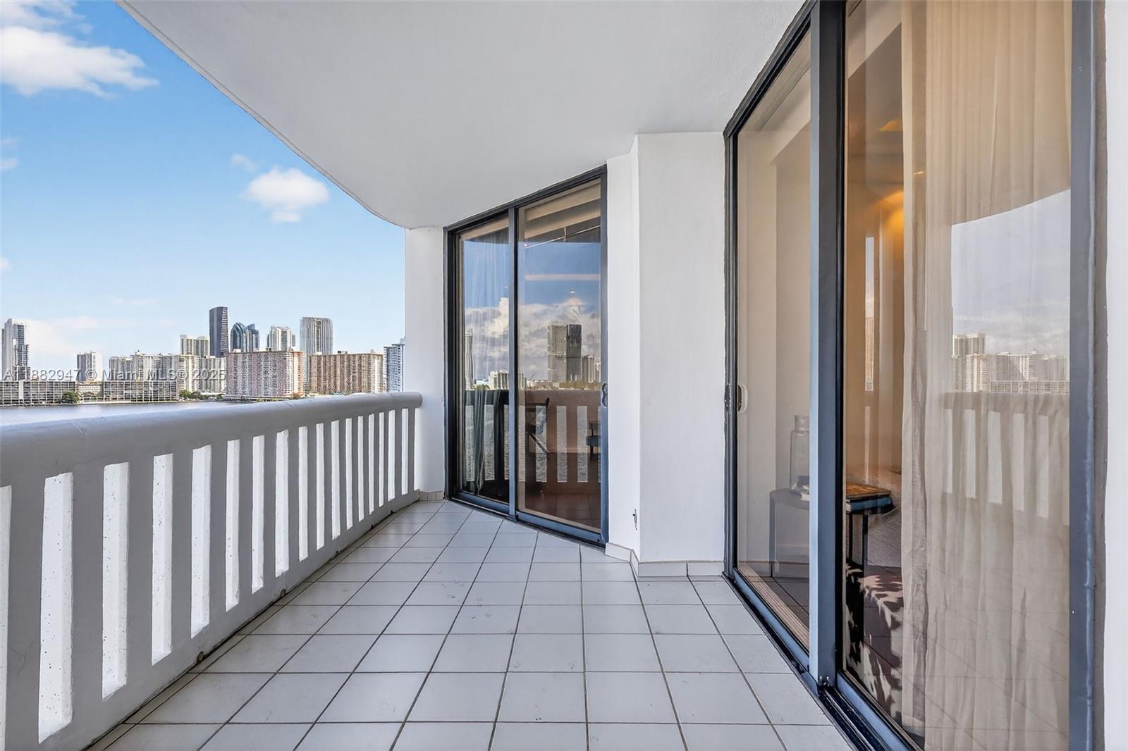 3000 ISL BLVD WILLIAMS IS - Residential
