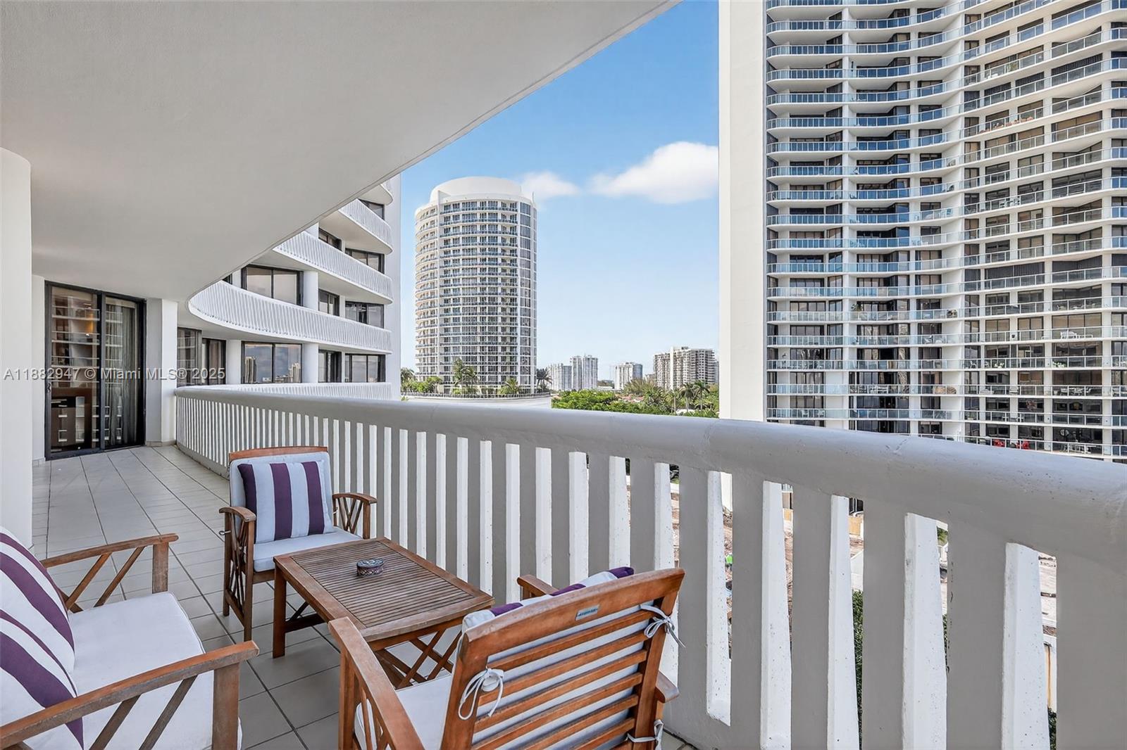 3000 ISL BLVD WILLIAMS IS - Residential