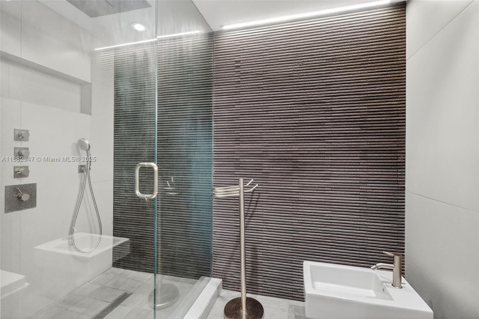 3000 ISL BLVD WILLIAMS IS - Residential