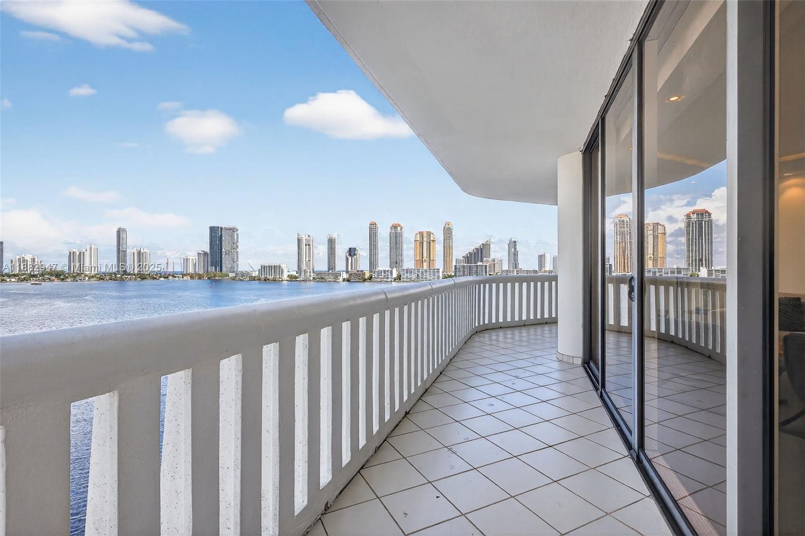 3000 ISL BLVD WILLIAMS IS - Residential