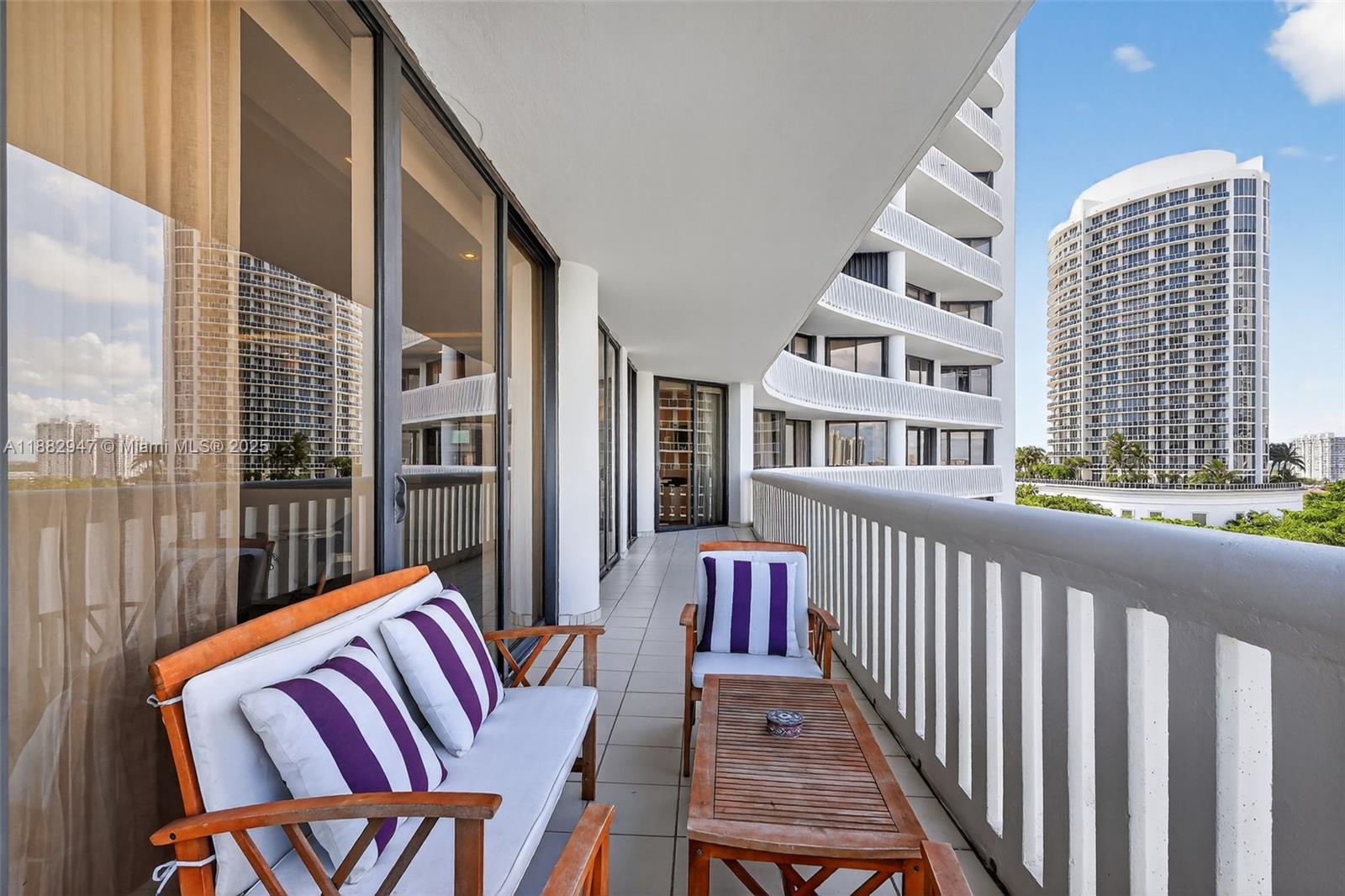 3000 ISL BLVD WILLIAMS IS - Residential