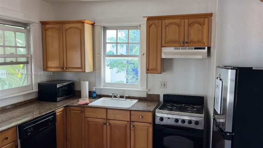 1 bedroom, 1 bathroom on second floor in a Key West style building with an open balcony. Coin Laundry room in the building. Excelent location just by downtown West Palm Beach. 1 block from the intracoastal, walk to downtown Clematis. 1 mile from The Square, 0.6 mi to the Brightline station. Monthly water + gas fee $100. Rapid approval.