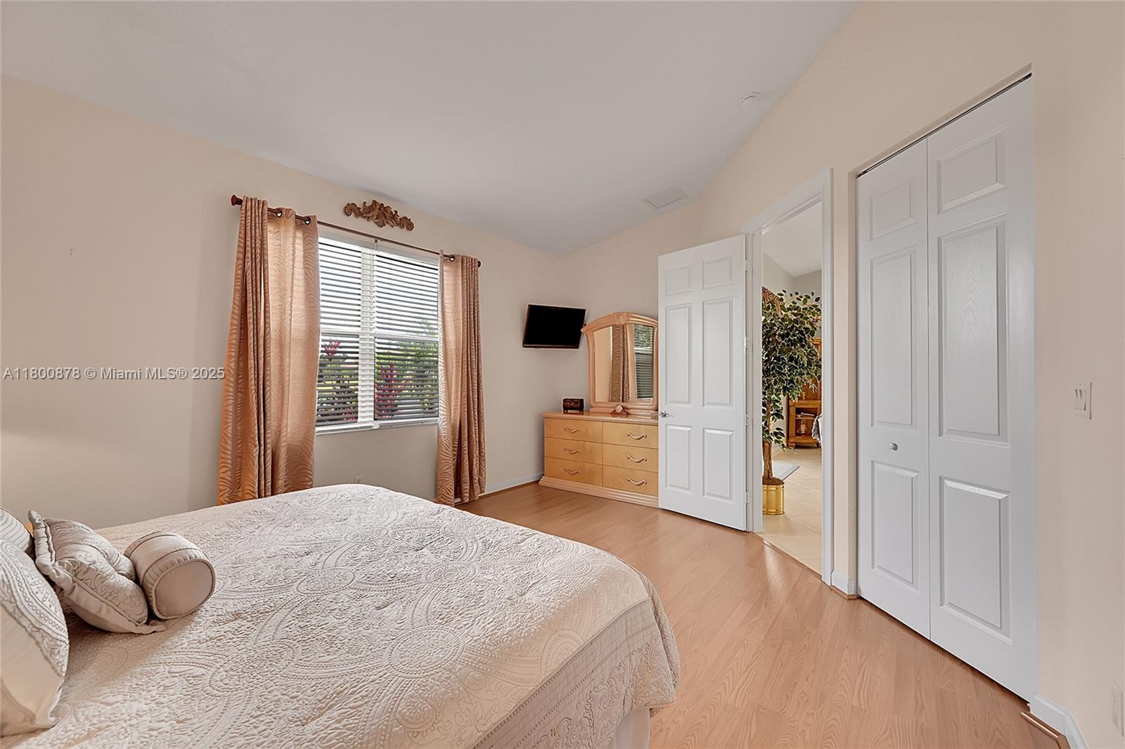 ADDISON LAKES - Residential