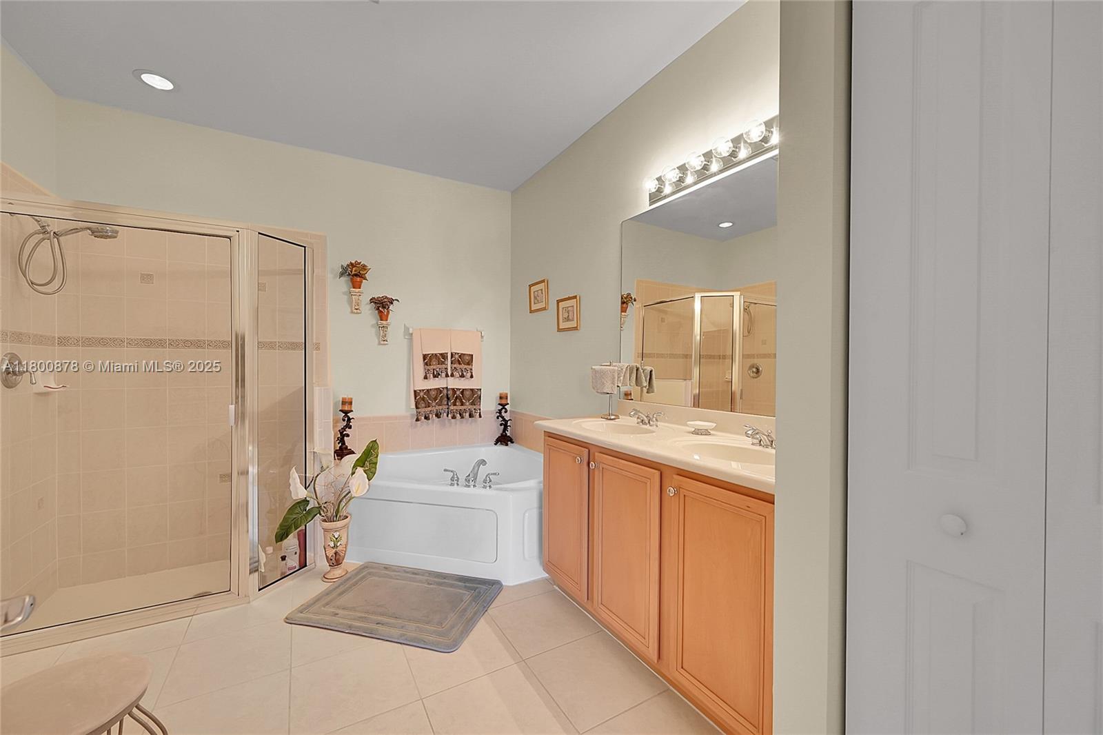ADDISON LAKES - Residential