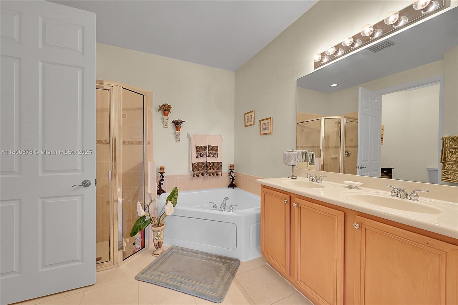 ADDISON LAKES - Residential
