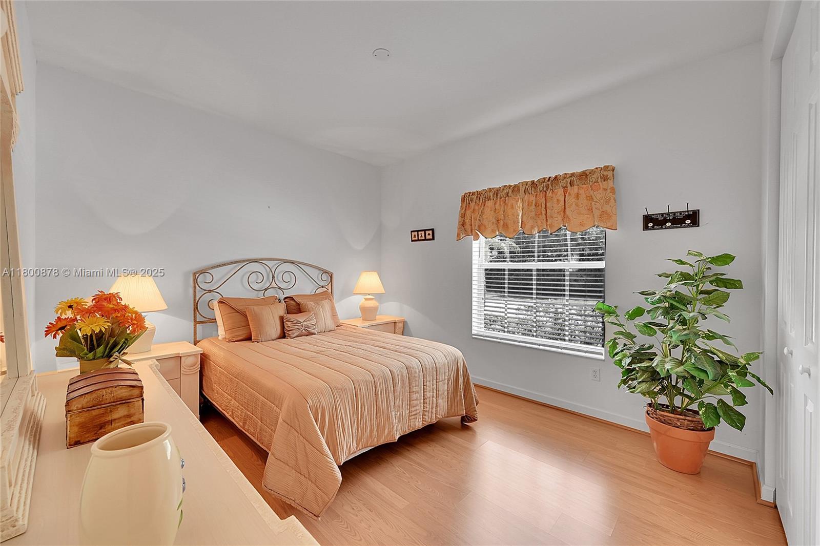 ADDISON LAKES - Residential