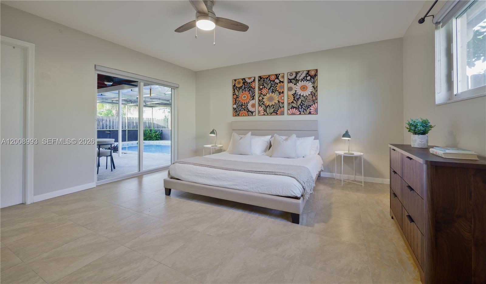 HOLLYWOOD HILLS - Residential