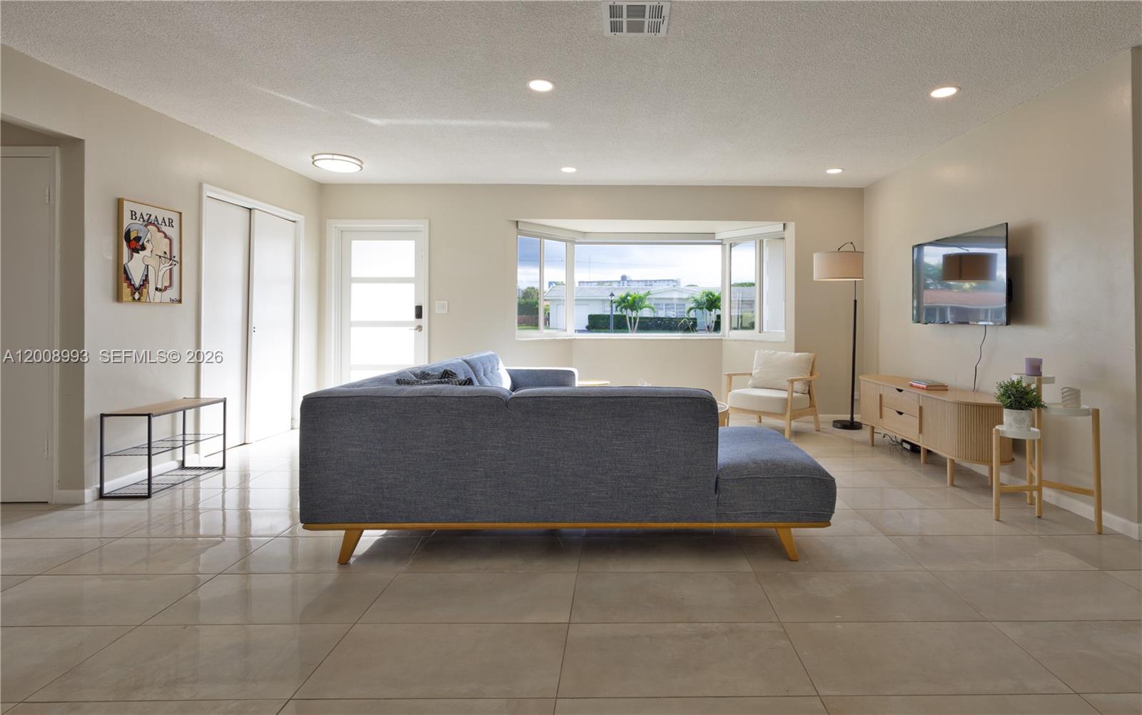 HOLLYWOOD HILLS - Residential
