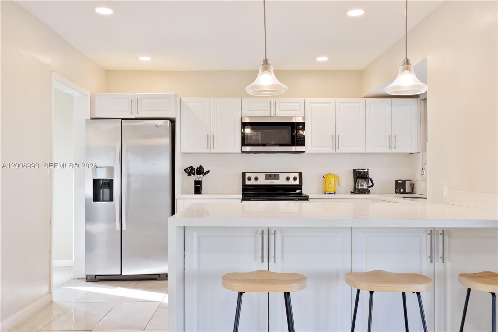 HOLLYWOOD HILLS - Residential