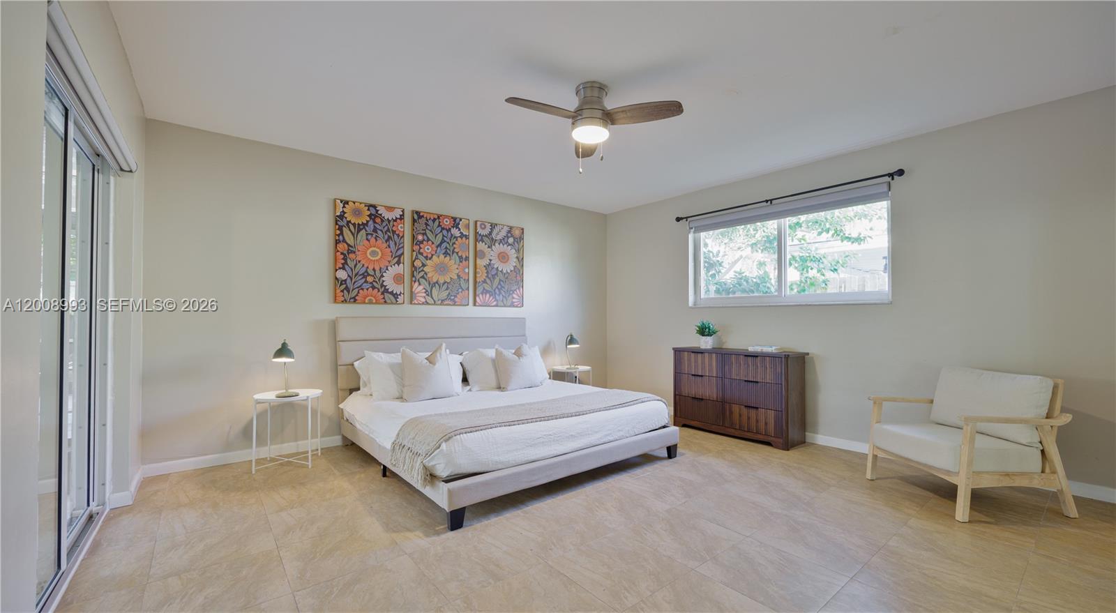 HOLLYWOOD HILLS - Residential
