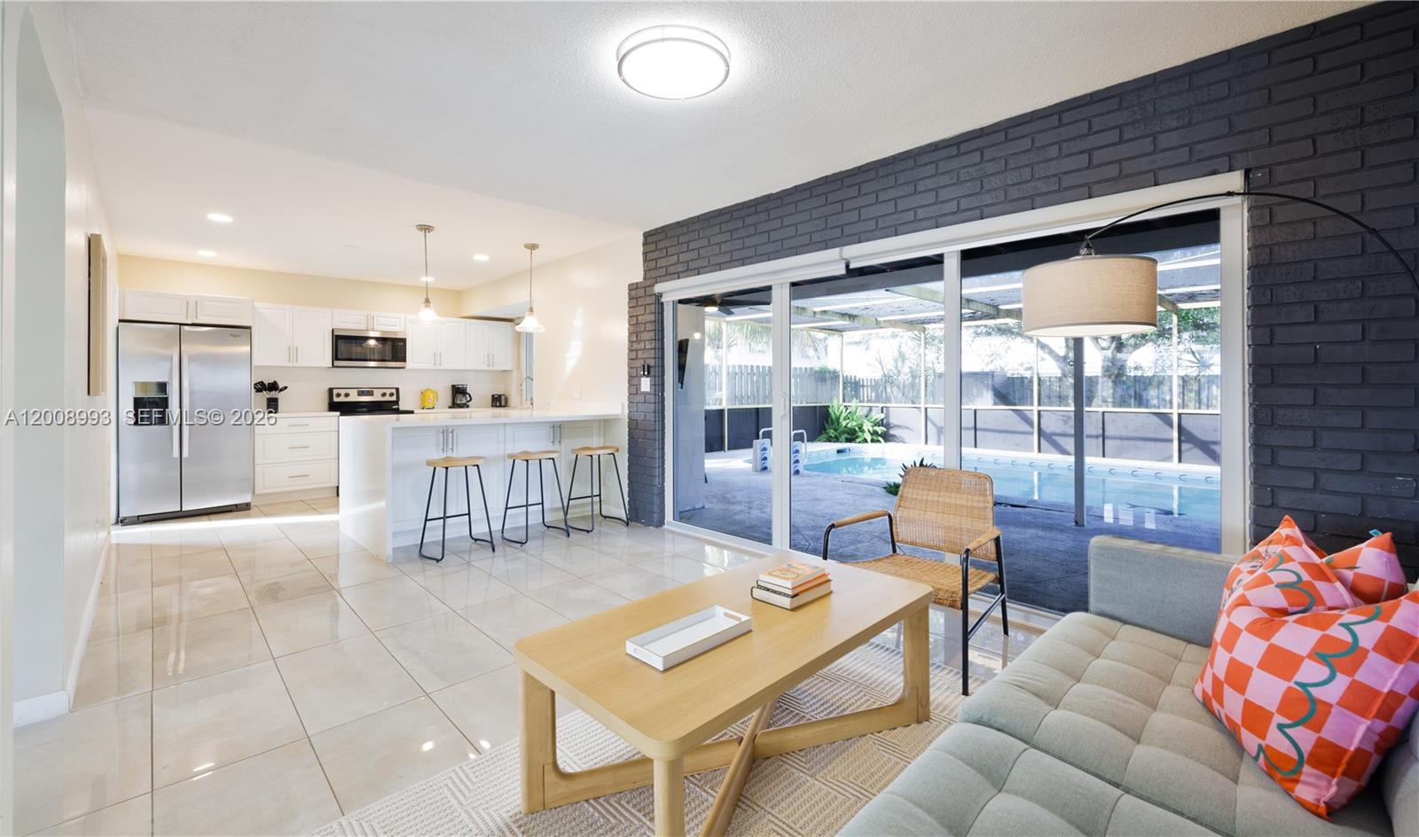 HOLLYWOOD HILLS - Residential