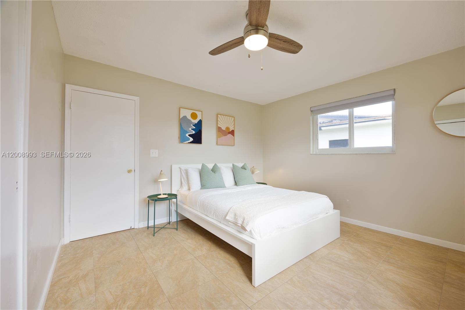 HOLLYWOOD HILLS - Residential