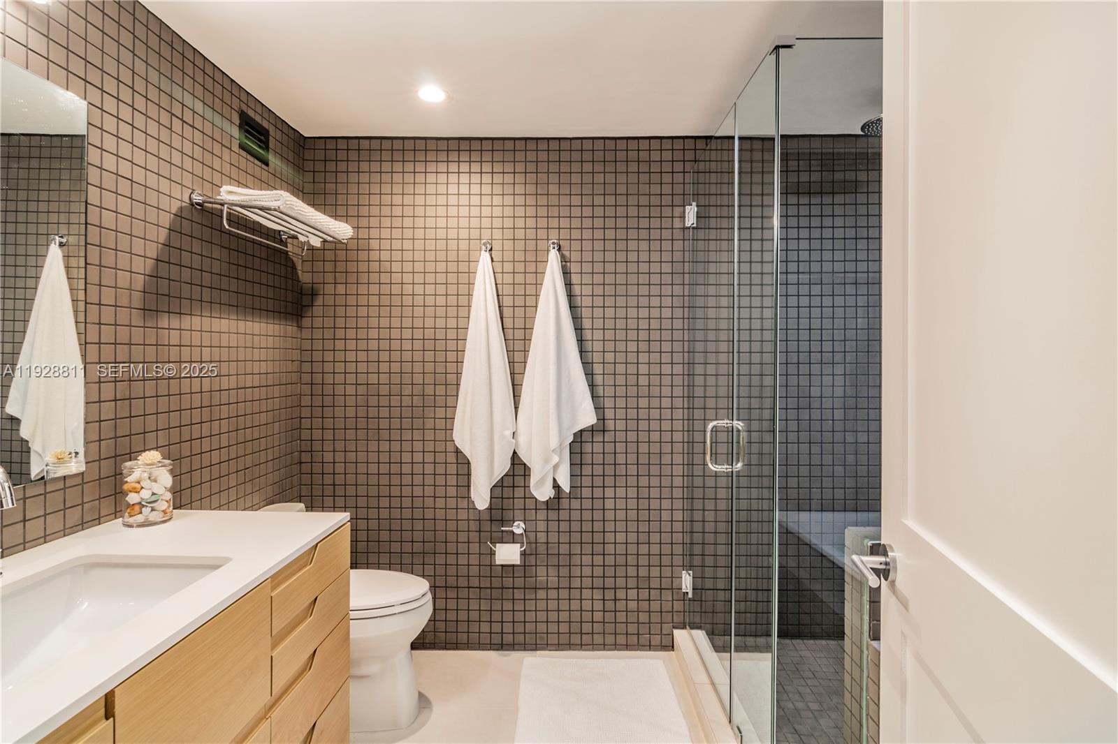 IMPERIAL HOUSE CONDO - Residential